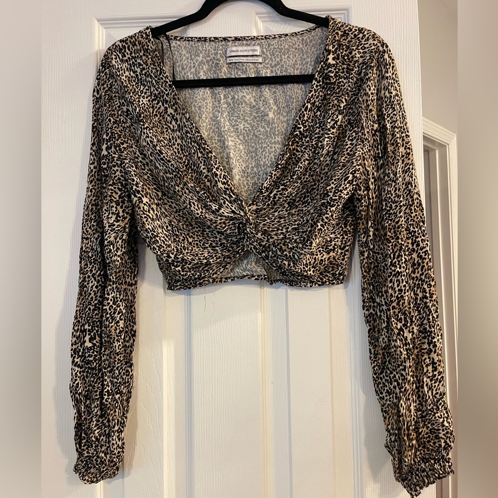 Urban Outfitters - Cheetah Print - Twist Front Long Sleeve Crop Top - M
